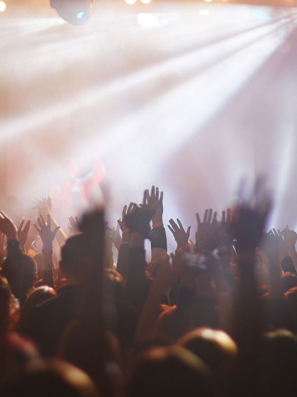 crowd-at-concert-P49H2VC.jpg